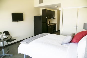 Sait Hotel YYC Екстериор снимка